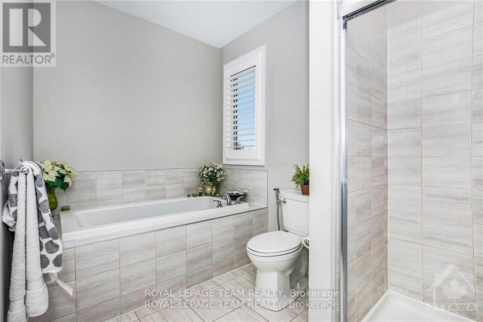 Photo 12 of 240 Saddleback Crescent, Ottawa ON