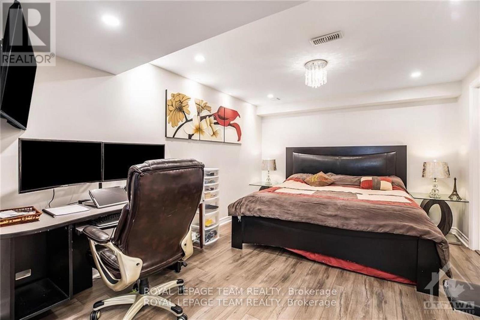 Photo 23 of 240 Saddleback Crescent, Ottawa ON