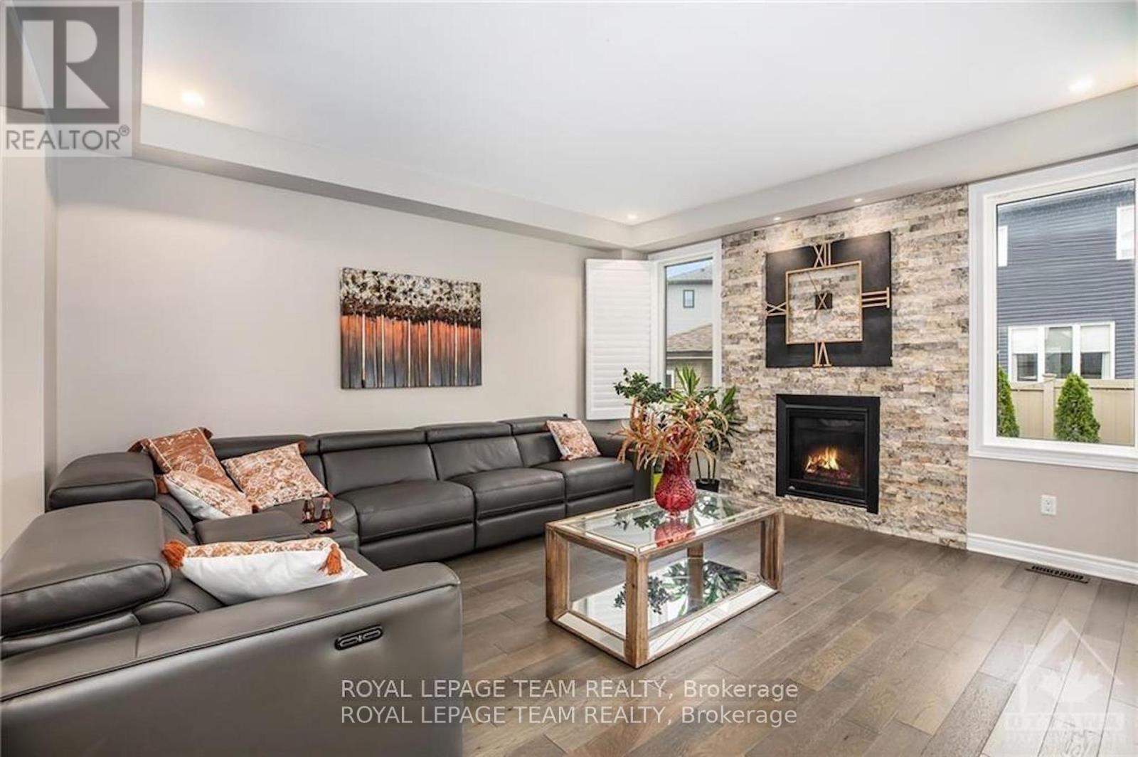 Photo 25 of 240 Saddleback Crescent, Ottawa ON