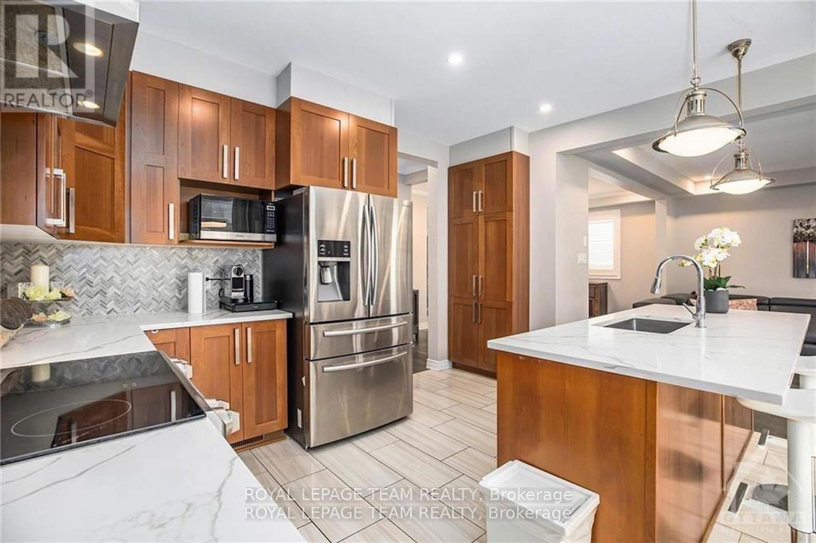 Photo 2 of 240 Saddleback Crescent, Ottawa ON