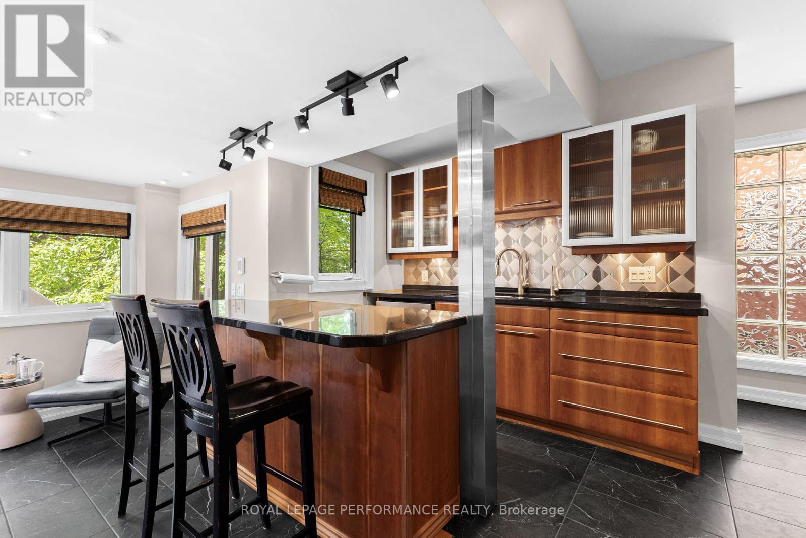 Photo 20 of 345 Third Avenue, Ottawa ON