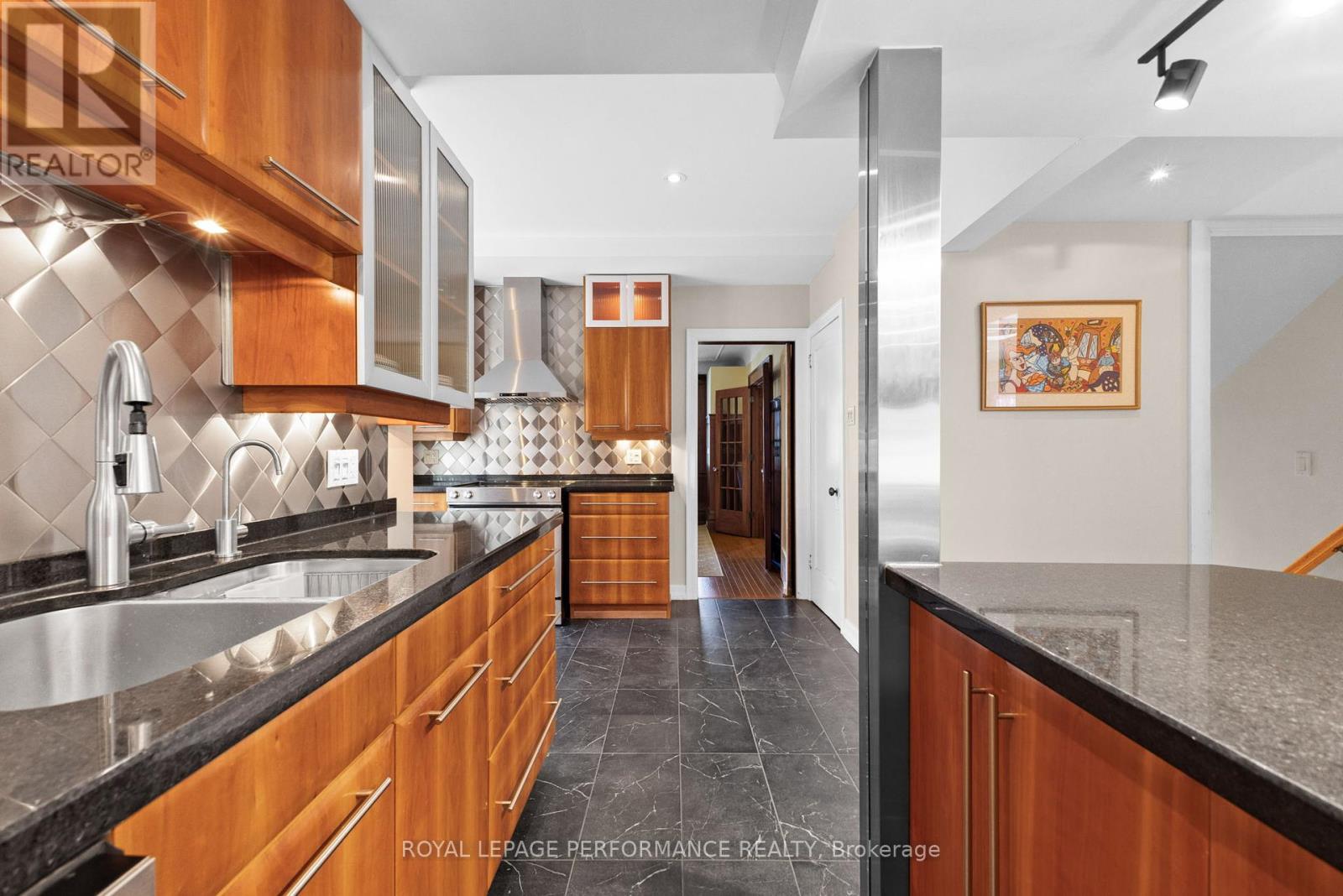 Photo 6 of 345 Third Avenue, Ottawa ON