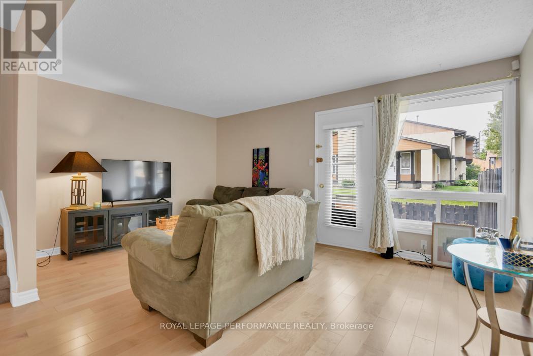 Photo 8 of 61 3344 Uplands Drive, Ottawa ON