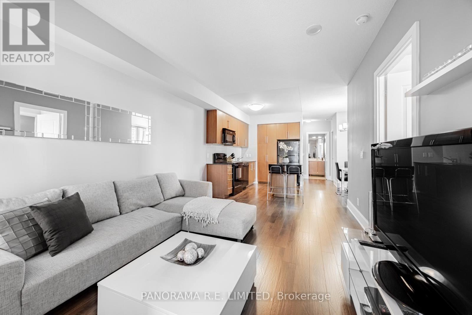 Photo 5 of 203 330 Burnhamthorpe Road W, Mississauga ON