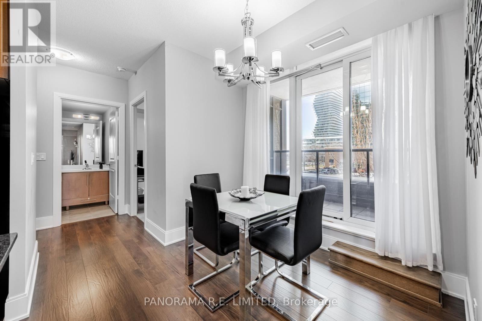 Photo 9 of 203 330 Burnhamthorpe Road W, Mississauga ON