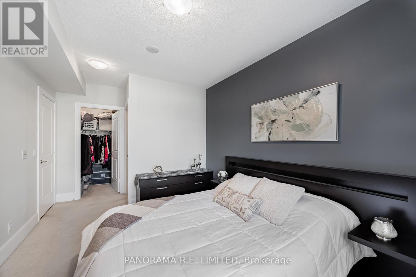 Photo 1 of 203 330 Burnhamthorpe Road W, Mississauga ON