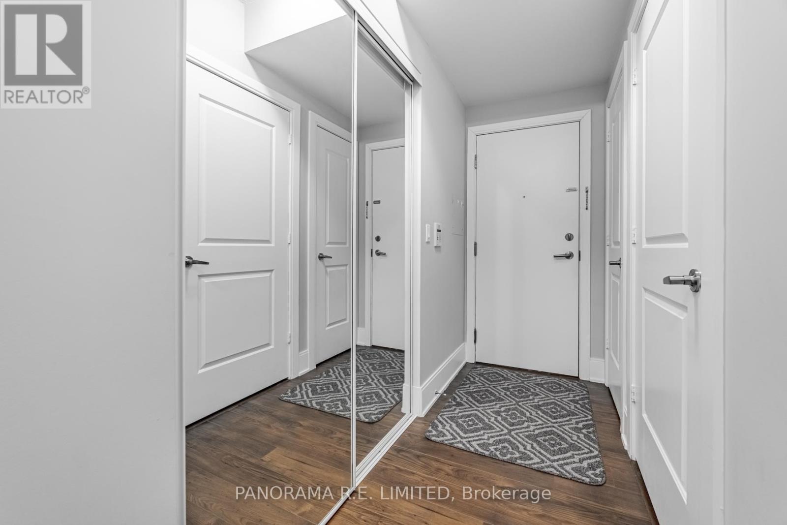 Photo 15 of 203 330 Burnhamthorpe Road W, Mississauga ON