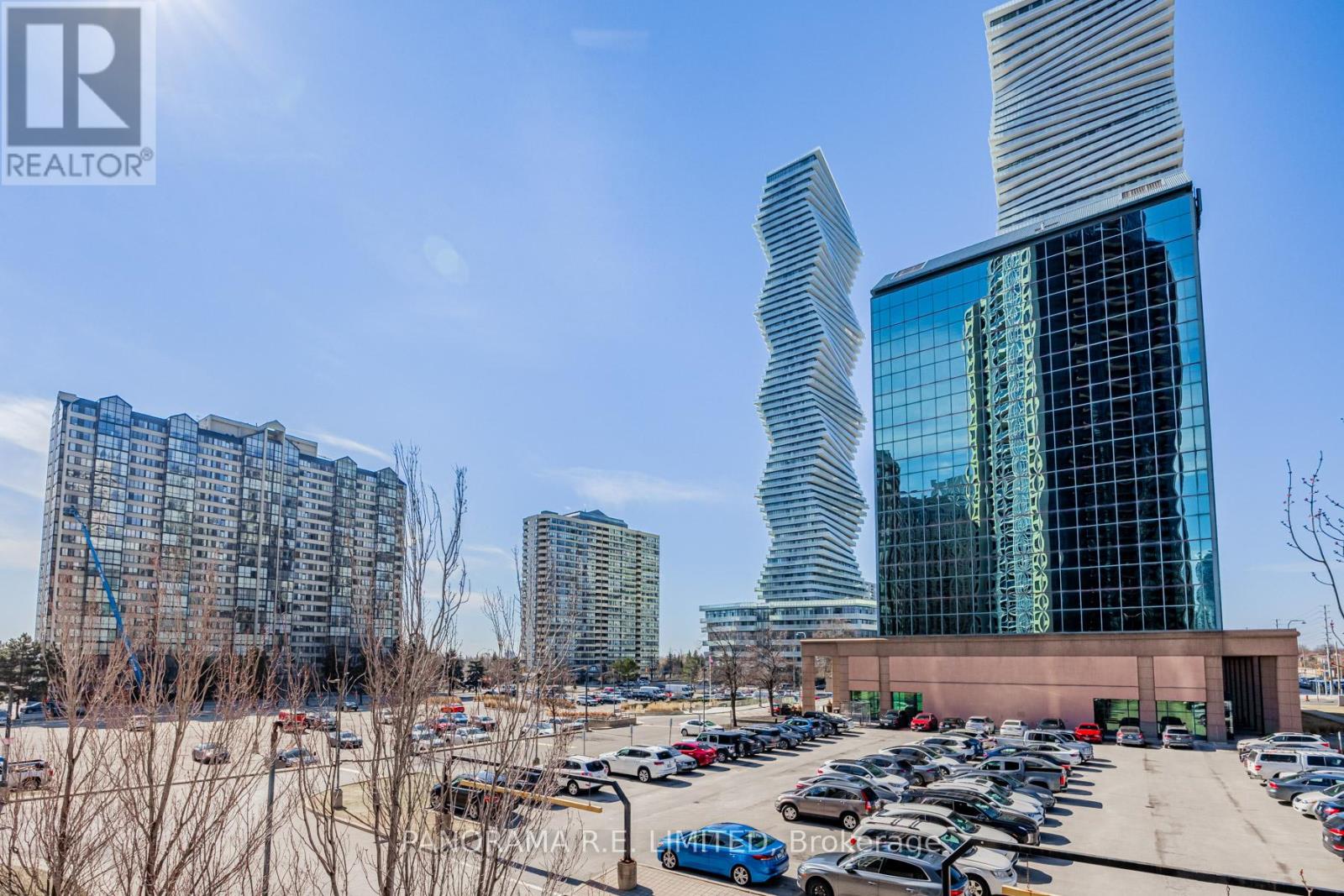 Photo 8 of 203 330 Burnhamthorpe Road W, Mississauga ON