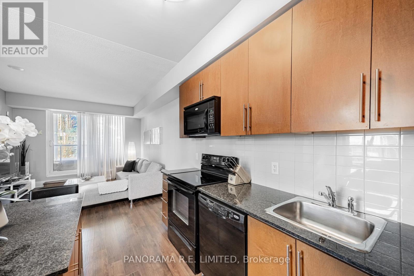 Photo 18 of 203 330 Burnhamthorpe Road W, Mississauga ON