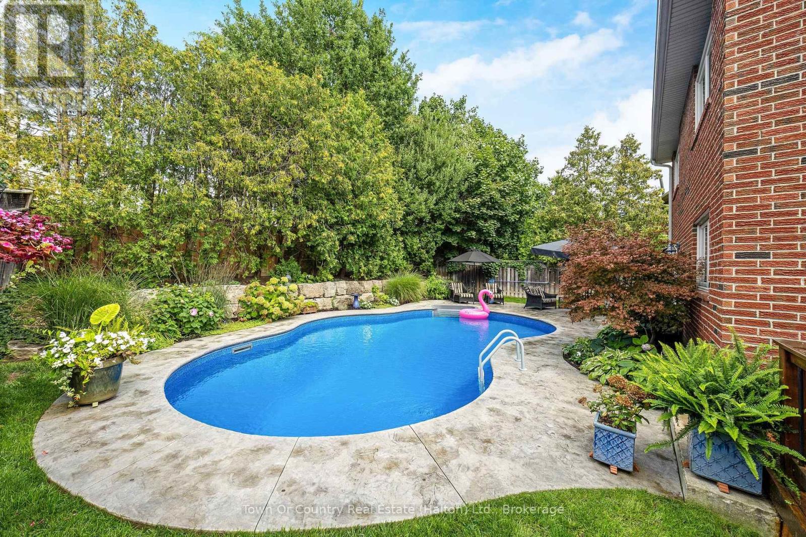 Photo 16 of 491 White Drive, Milton ON