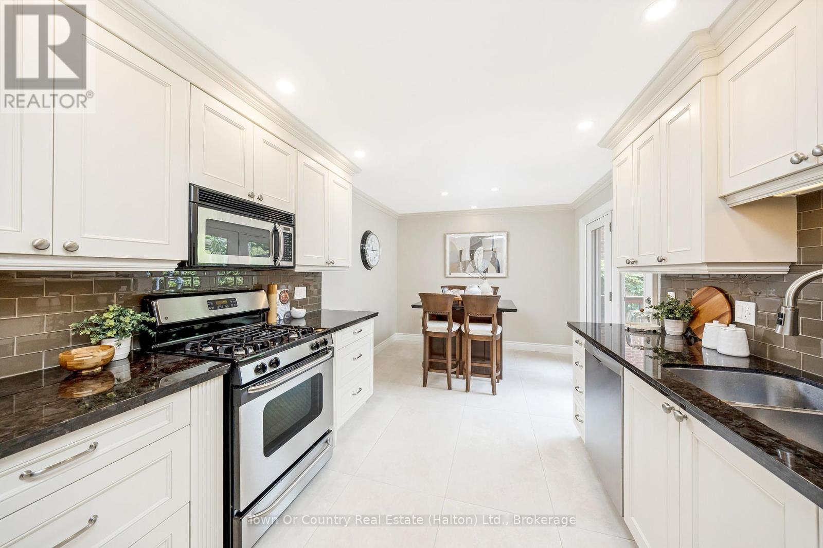 Photo 38 of 491 White Drive, Milton ON