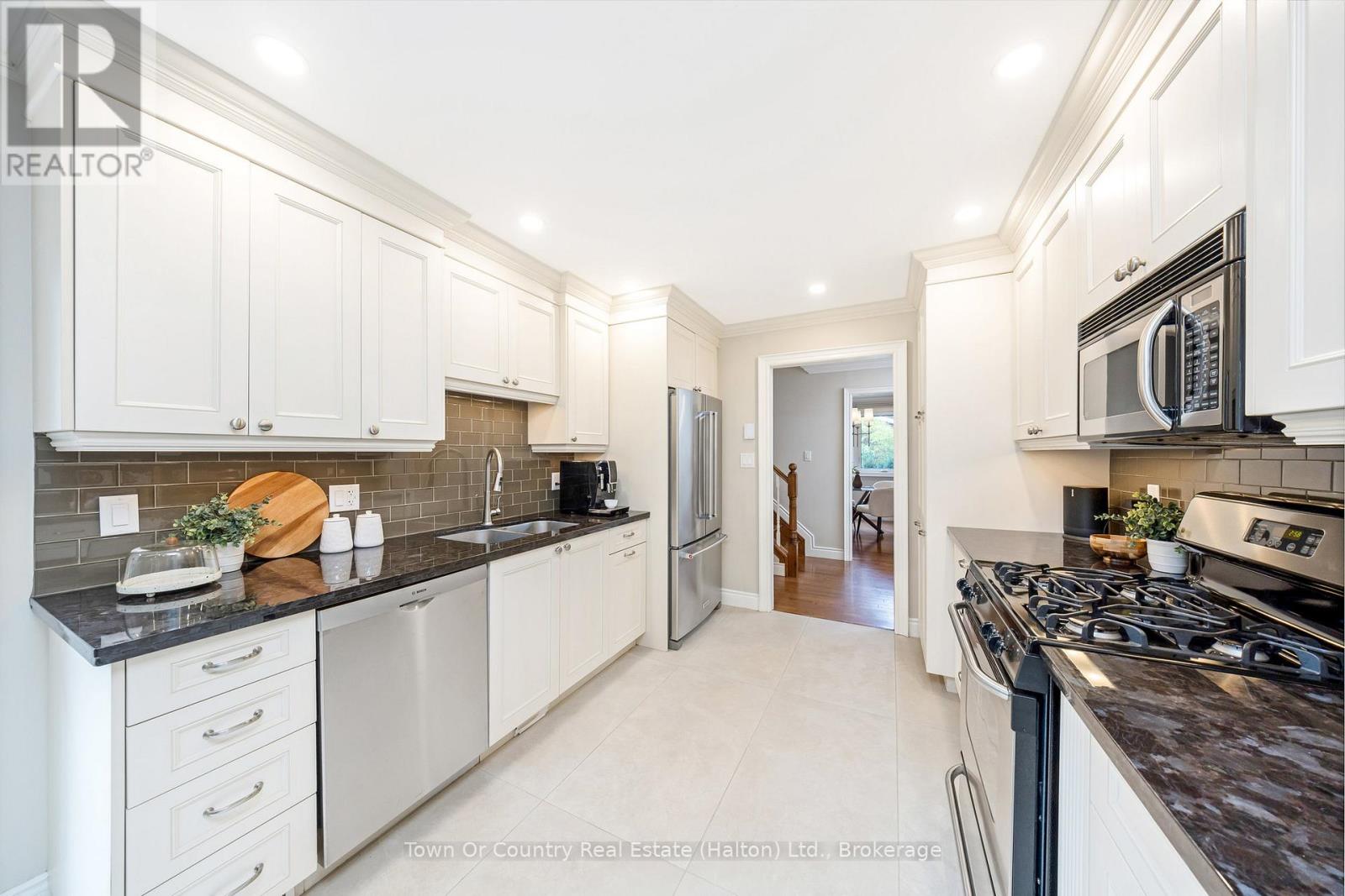 Photo 26 of 491 White Drive, Milton ON