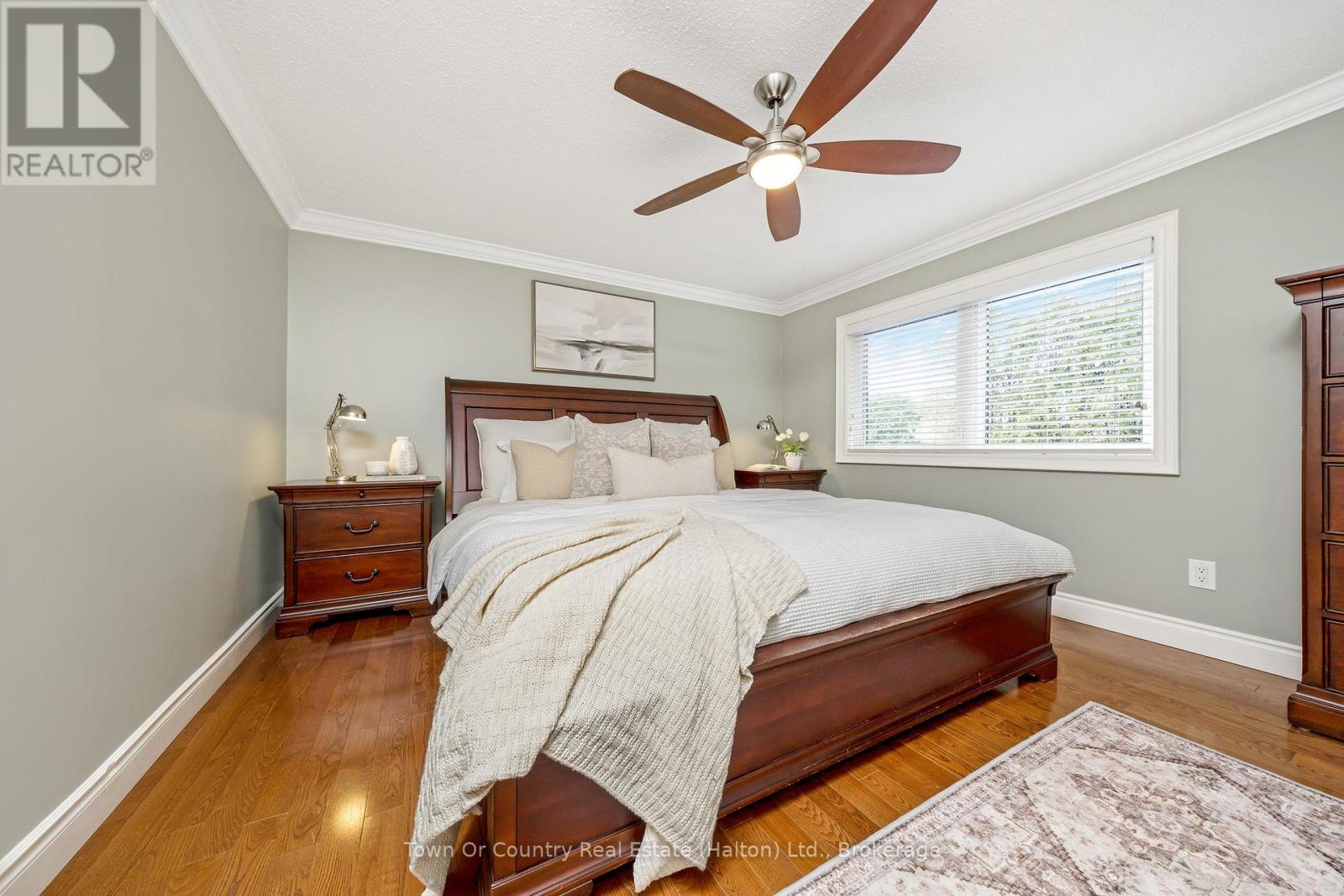 Photo 17 of 491 White Drive, Milton ON