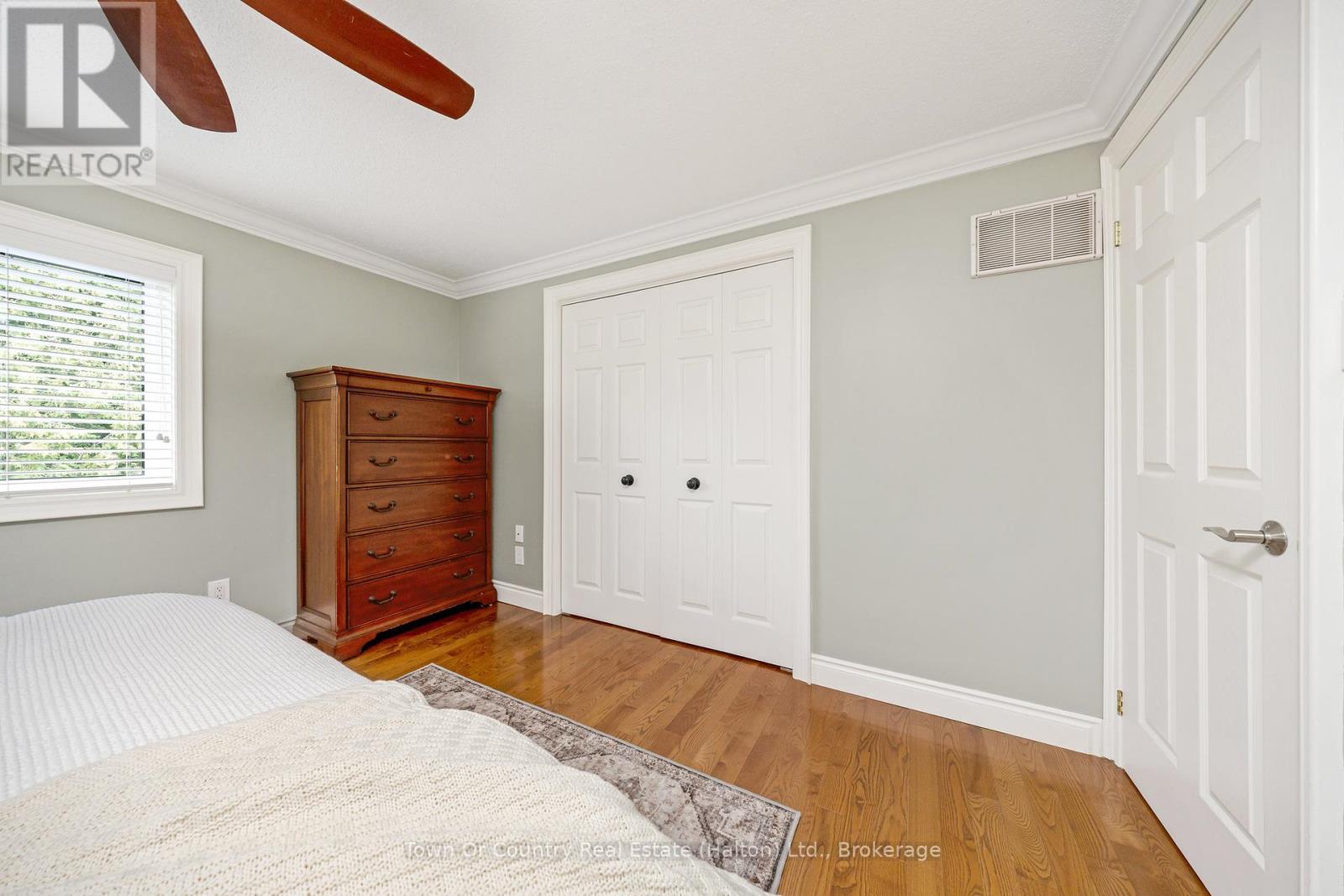 Photo 11 of 491 White Drive, Milton ON