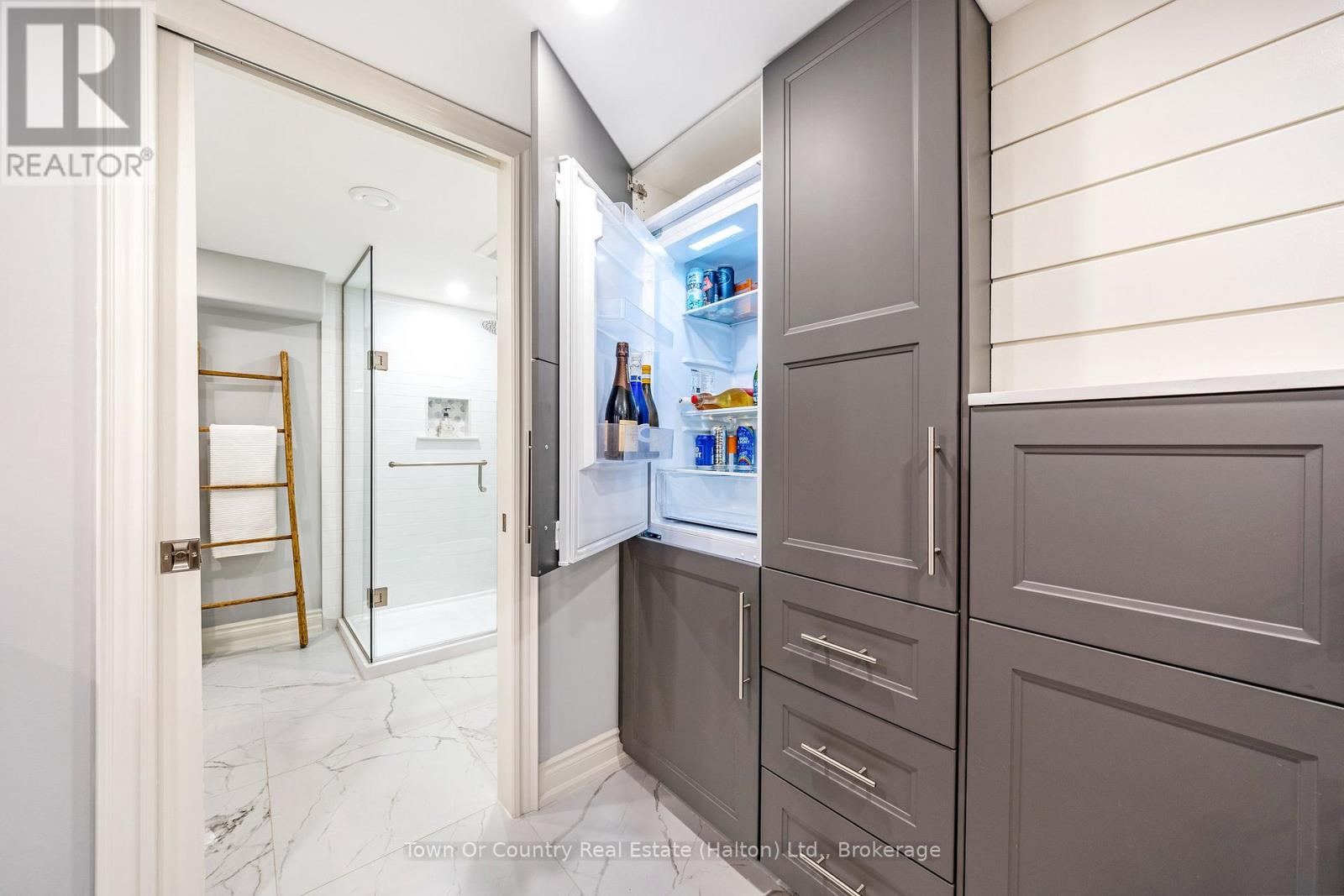 Photo 15 of 491 White Drive, Milton ON