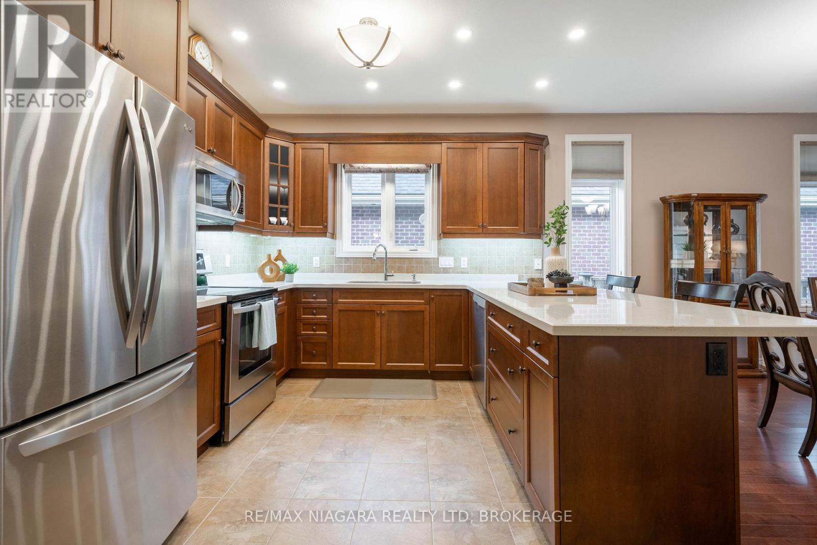 Photo 40 of 27 Hickory Avenue, Niagaraonthelake ON