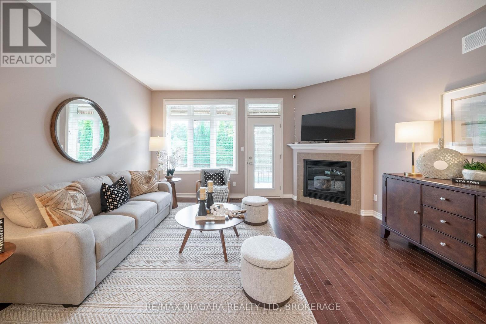 Photo 4 of 27 Hickory Avenue, Niagaraonthelake ON