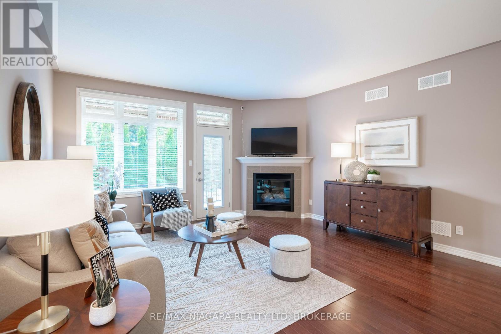 Photo 35 of 27 Hickory Avenue, Niagaraonthelake ON