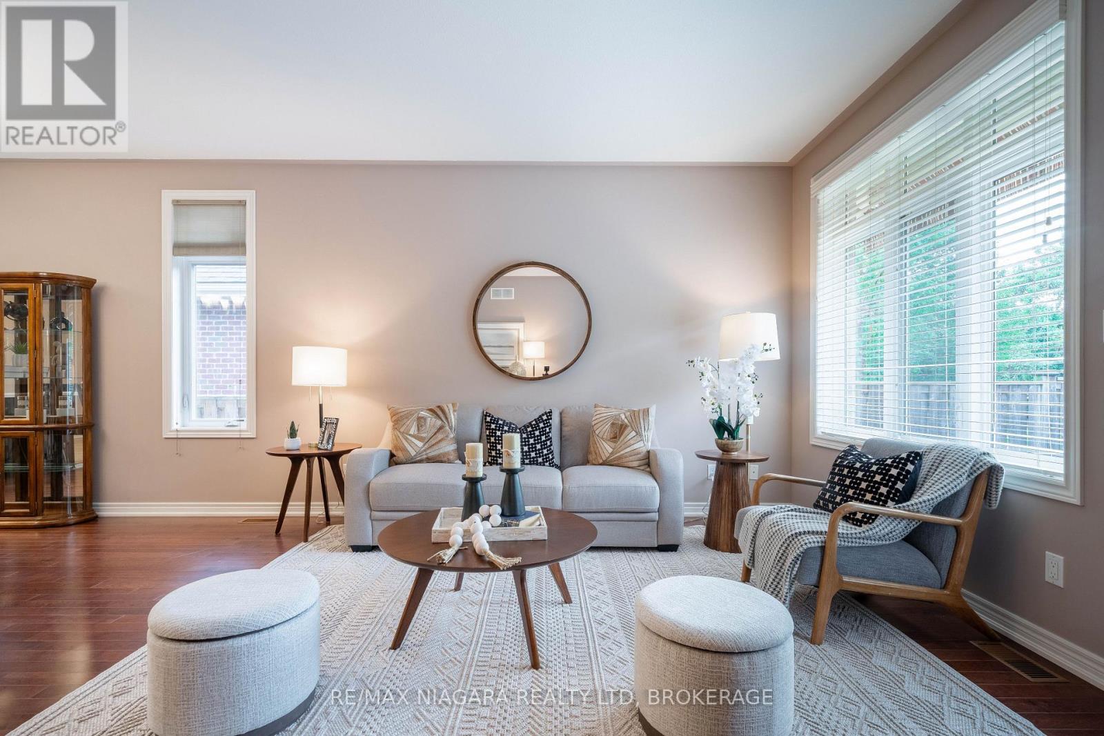 Photo 46 of 27 Hickory Avenue, Niagaraonthelake ON