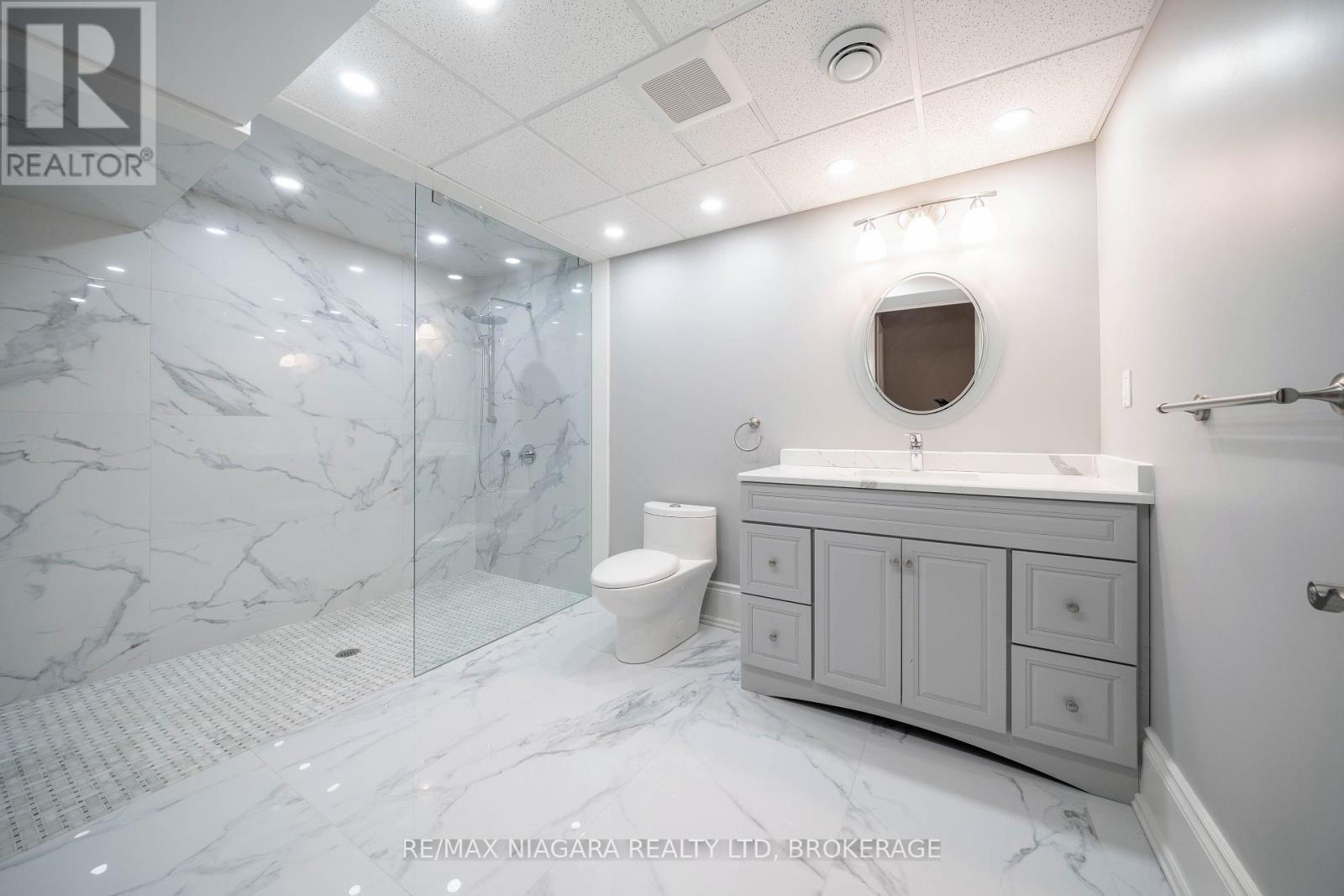 Photo 11 of 27 Hickory Avenue, Niagaraonthelake ON