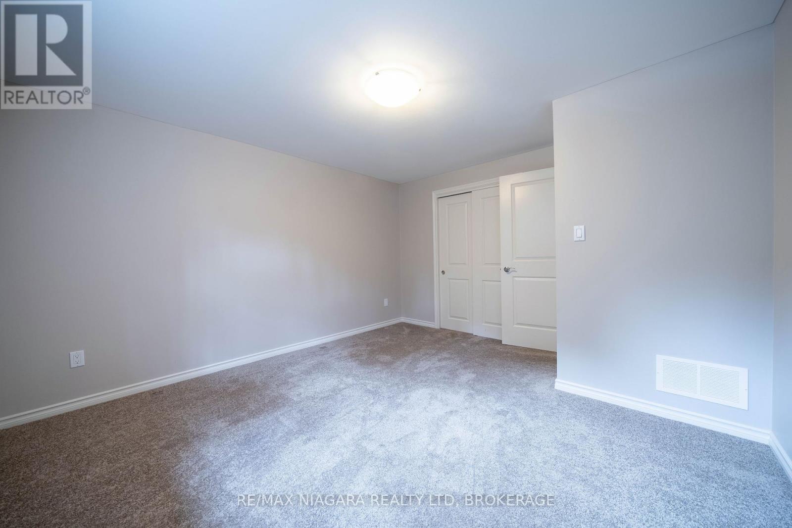 Photo 10 of 27 Hickory Avenue, Niagaraonthelake ON