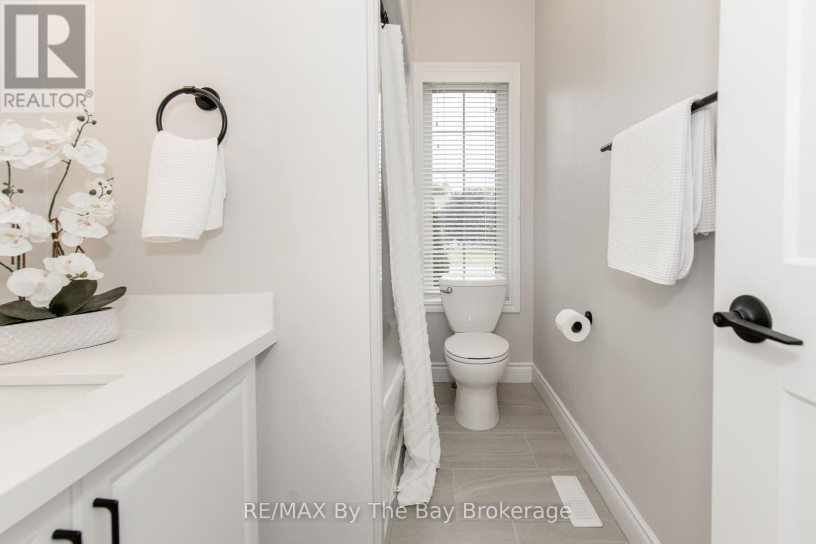 Photo 25 of 11 Basswood Drive, Wasaga Beach ON
