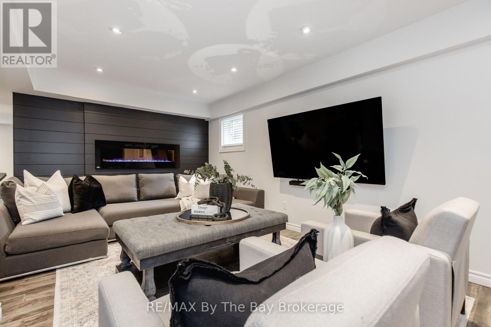 Photo 28 of 11 Basswood Drive, Wasaga Beach ON
