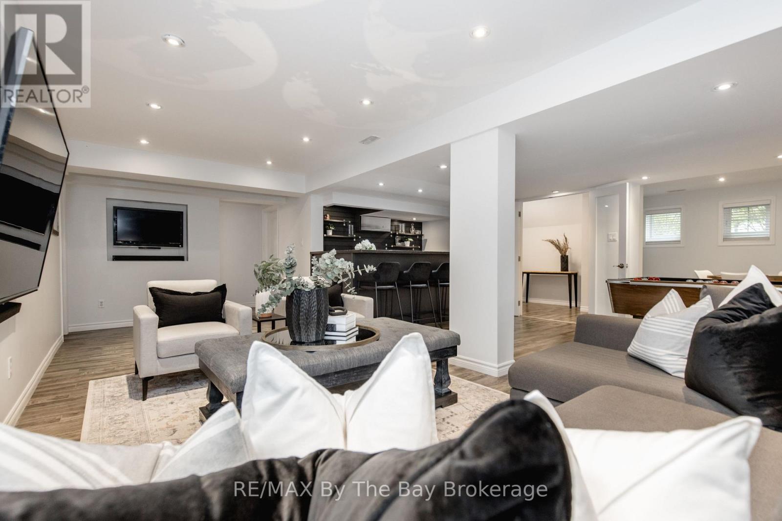 Photo 30 of 11 Basswood Drive, Wasaga Beach ON