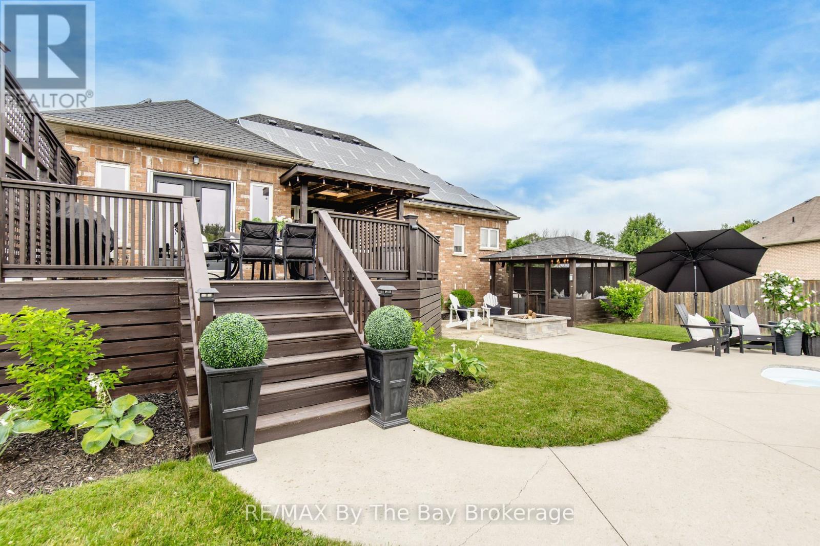 Photo 38 of 11 Basswood Drive, Wasaga Beach ON