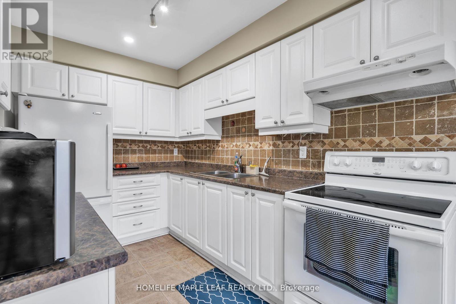 Photo 3 of 28 308 Conway Drive, London South ON
