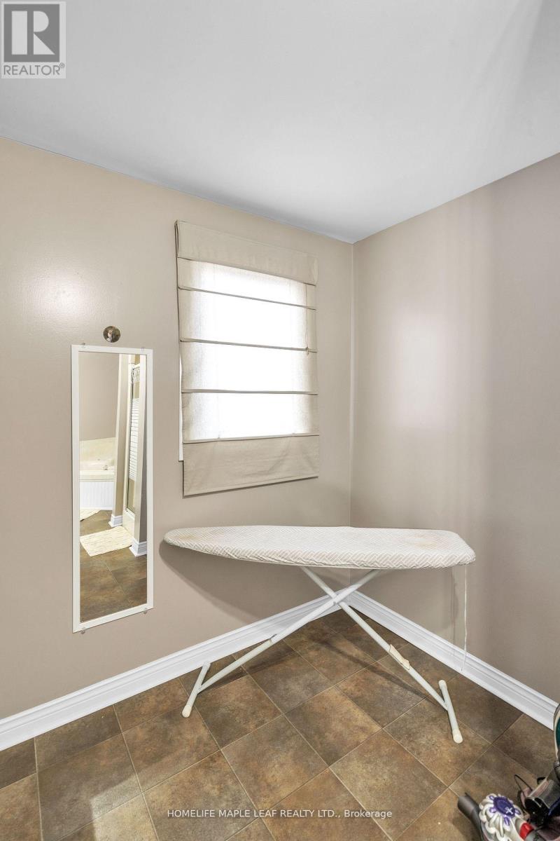 Photo 2 of 28 308 Conway Drive, London South ON