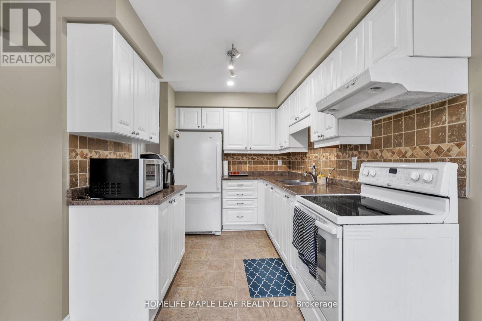 Photo 13 of 28 308 Conway Drive, London South ON