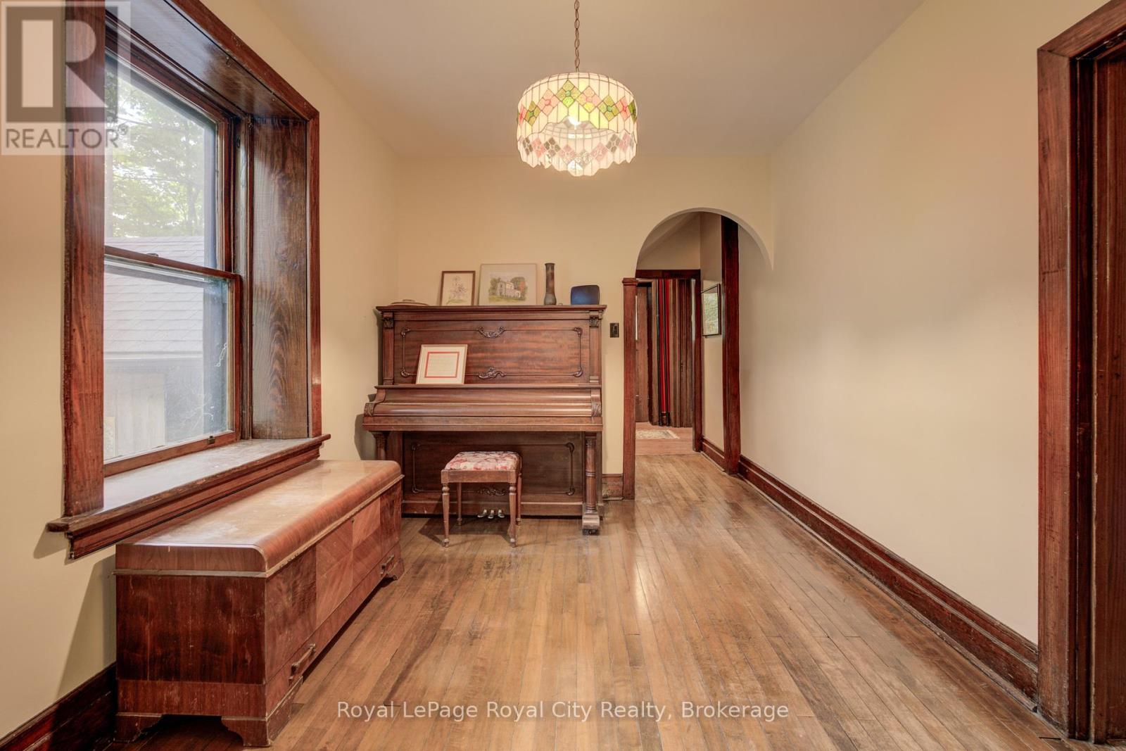 Photo 2 of 513 St Andrew Street W, Centre Wellington ON