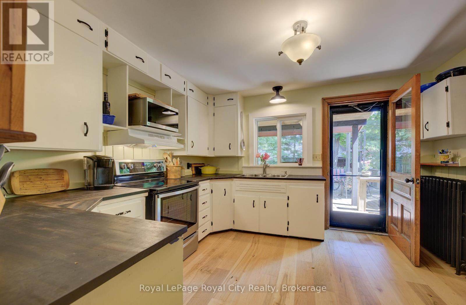 Photo 29 of 513 St Andrew Street W, Centre Wellington ON
