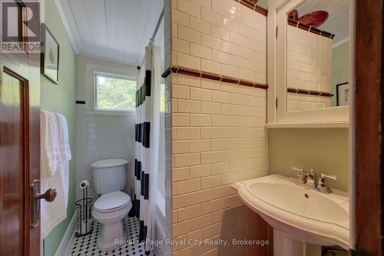 Photo 19 of 513 St Andrew Street W, Centre Wellington ON