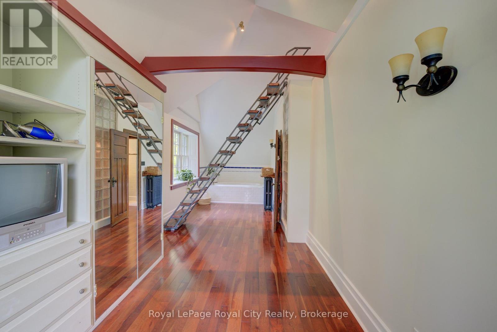 Photo 39 of 513 St Andrew Street W, Centre Wellington ON