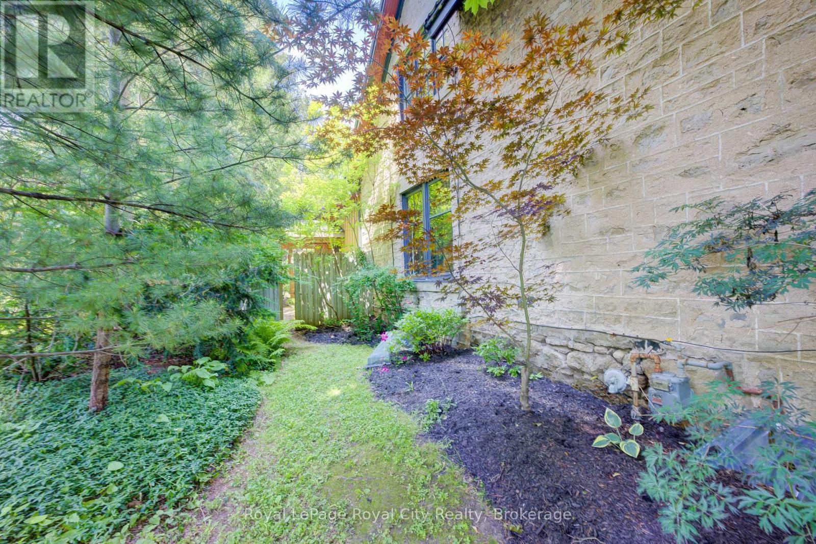 Photo 38 of 513 St Andrew Street W, Centre Wellington ON