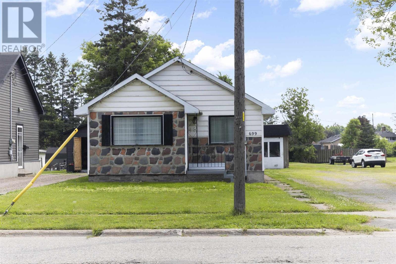Photo 6 of 699 Douglas St, Sault Ste Marie ON
