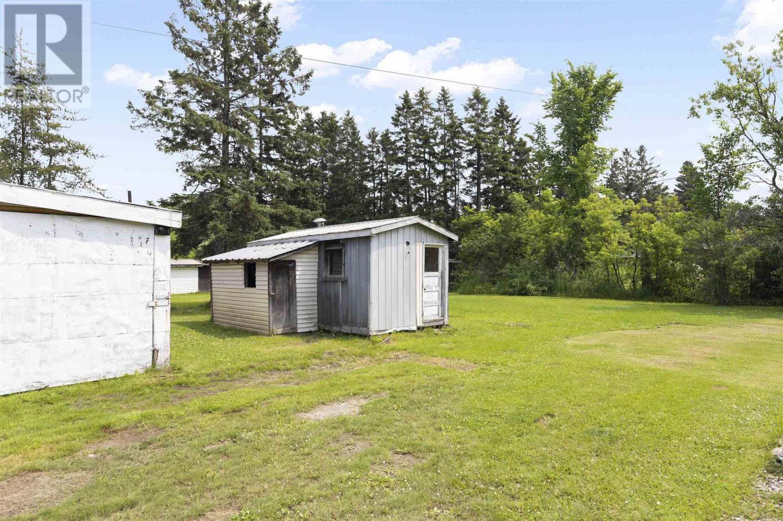 Photo 11 of 699 Douglas St, Sault Ste Marie ON