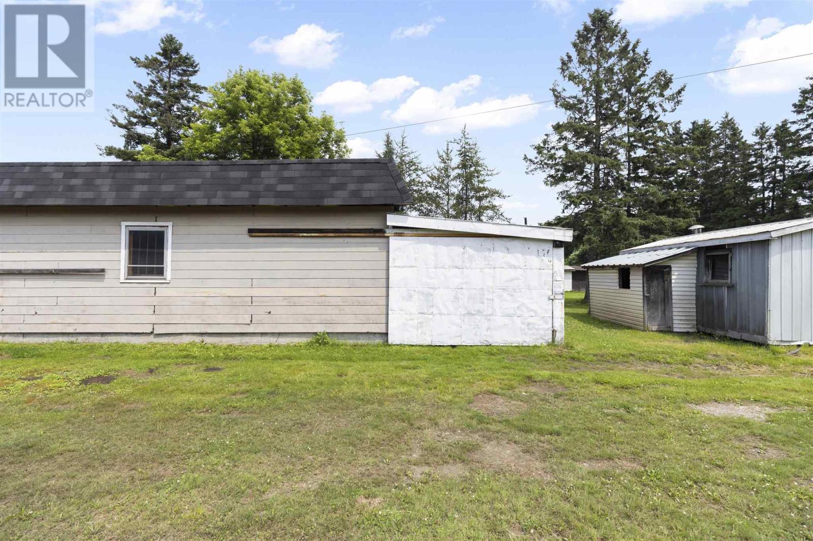 Photo 15 of 699 Douglas St, Sault Ste Marie ON