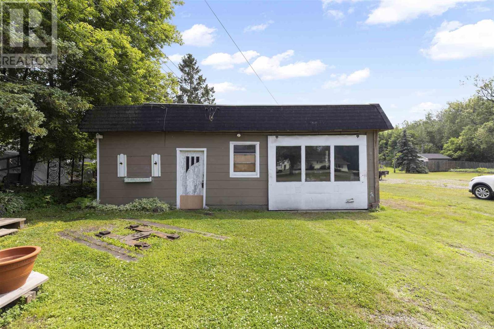 Photo 18 of 699 Douglas St, Sault Ste Marie ON