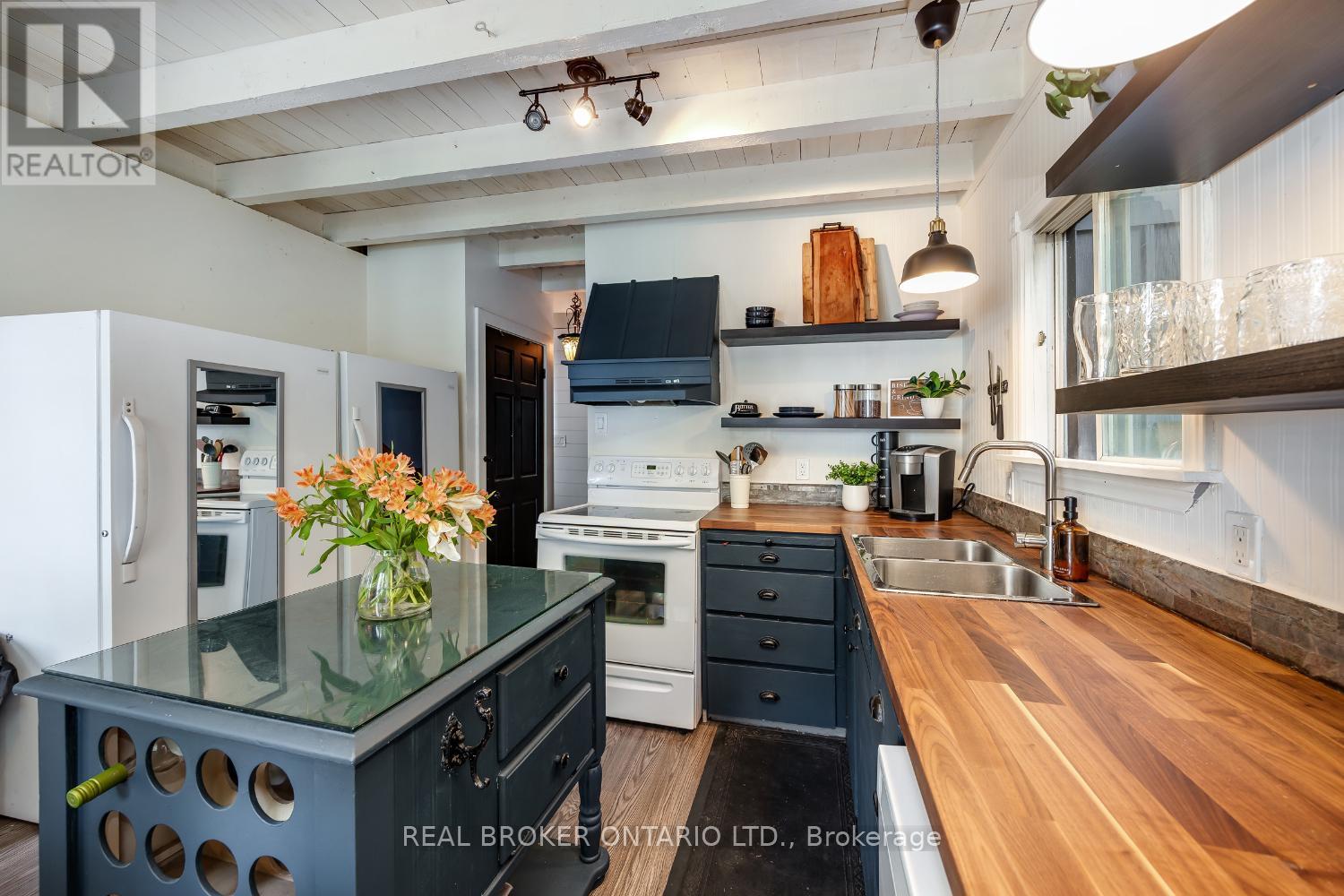 Photo 14 of 126 Pine Point Lane, Scugog ON