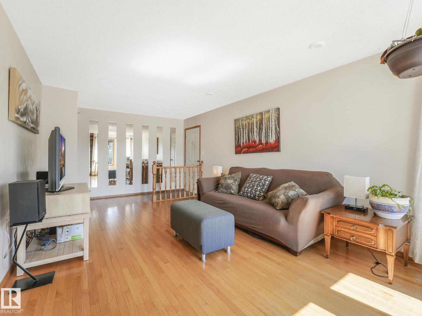 Photo 3 of 3608 15 Av Nw, Edmonton AB