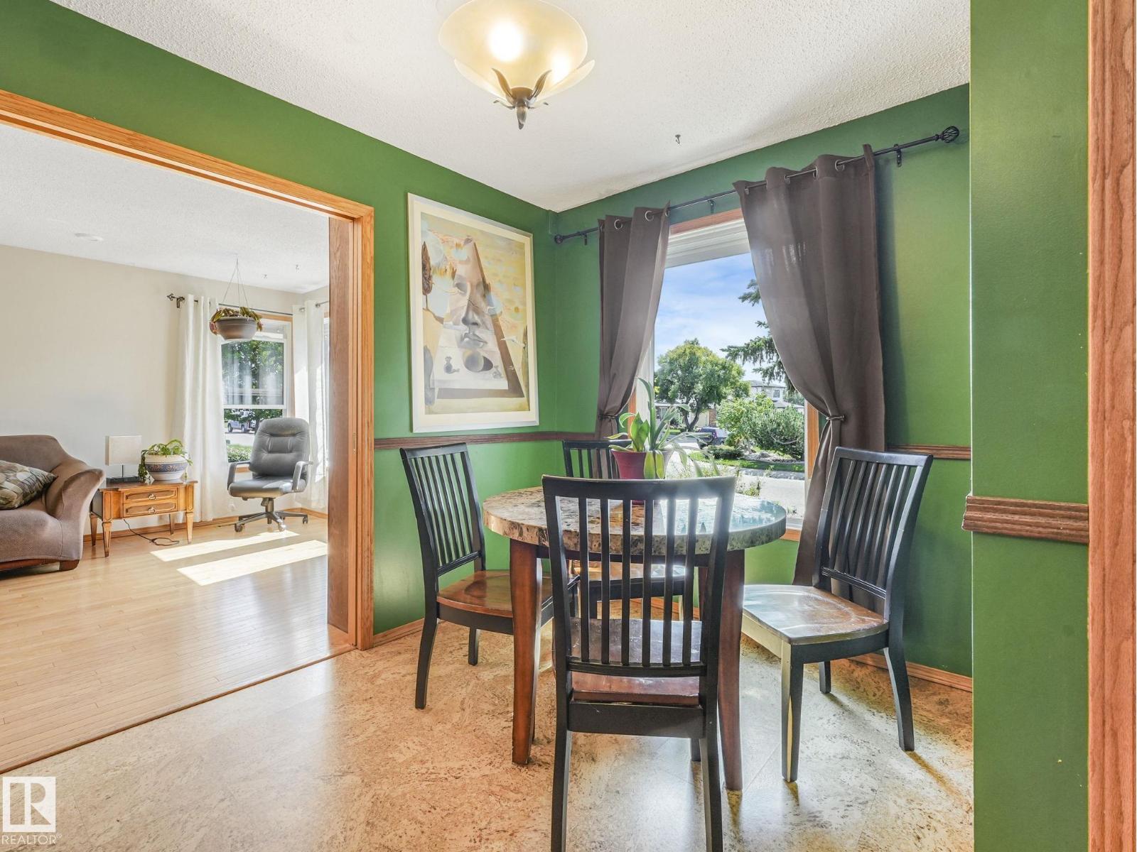 Photo 10 of 3608 15 Av Nw, Edmonton AB