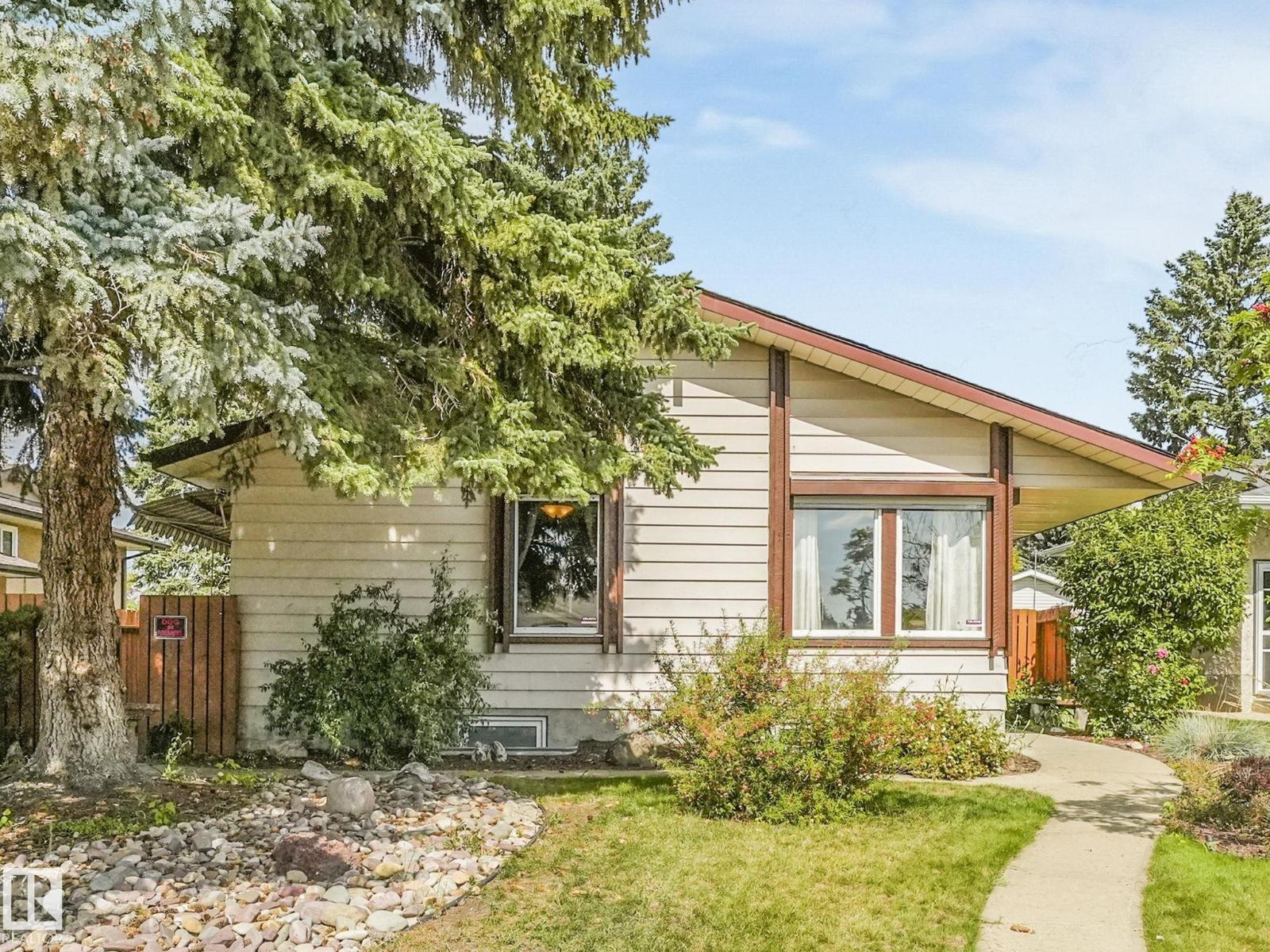 Photo 1 of 3608 15 Av Nw, Edmonton AB