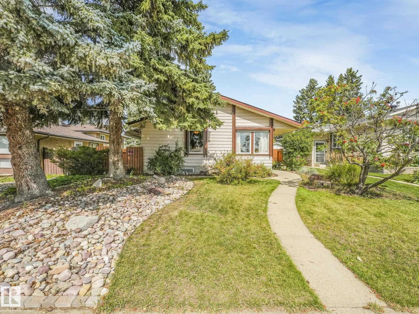 Photo 2 of 3608 15 Av Nw, Edmonton AB