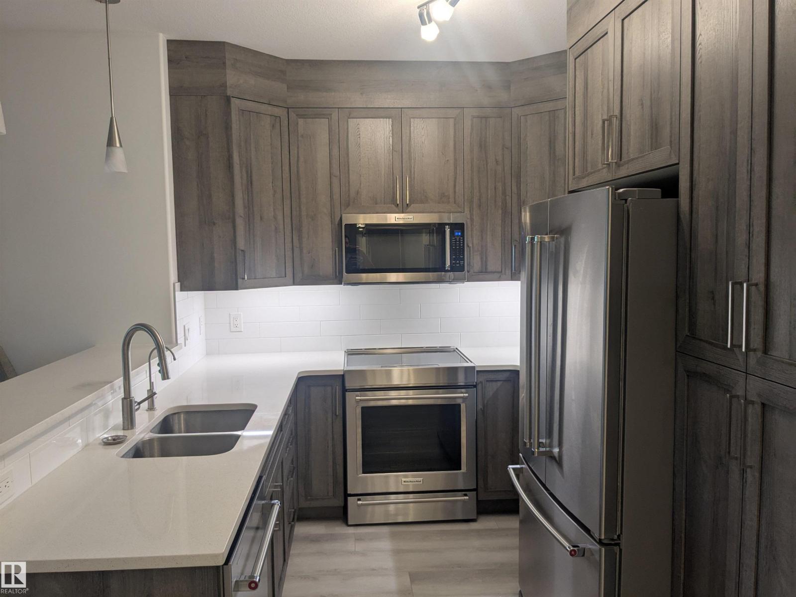 Photo 3 of 118 2503 Hanna Cr Nw, Edmonton AB