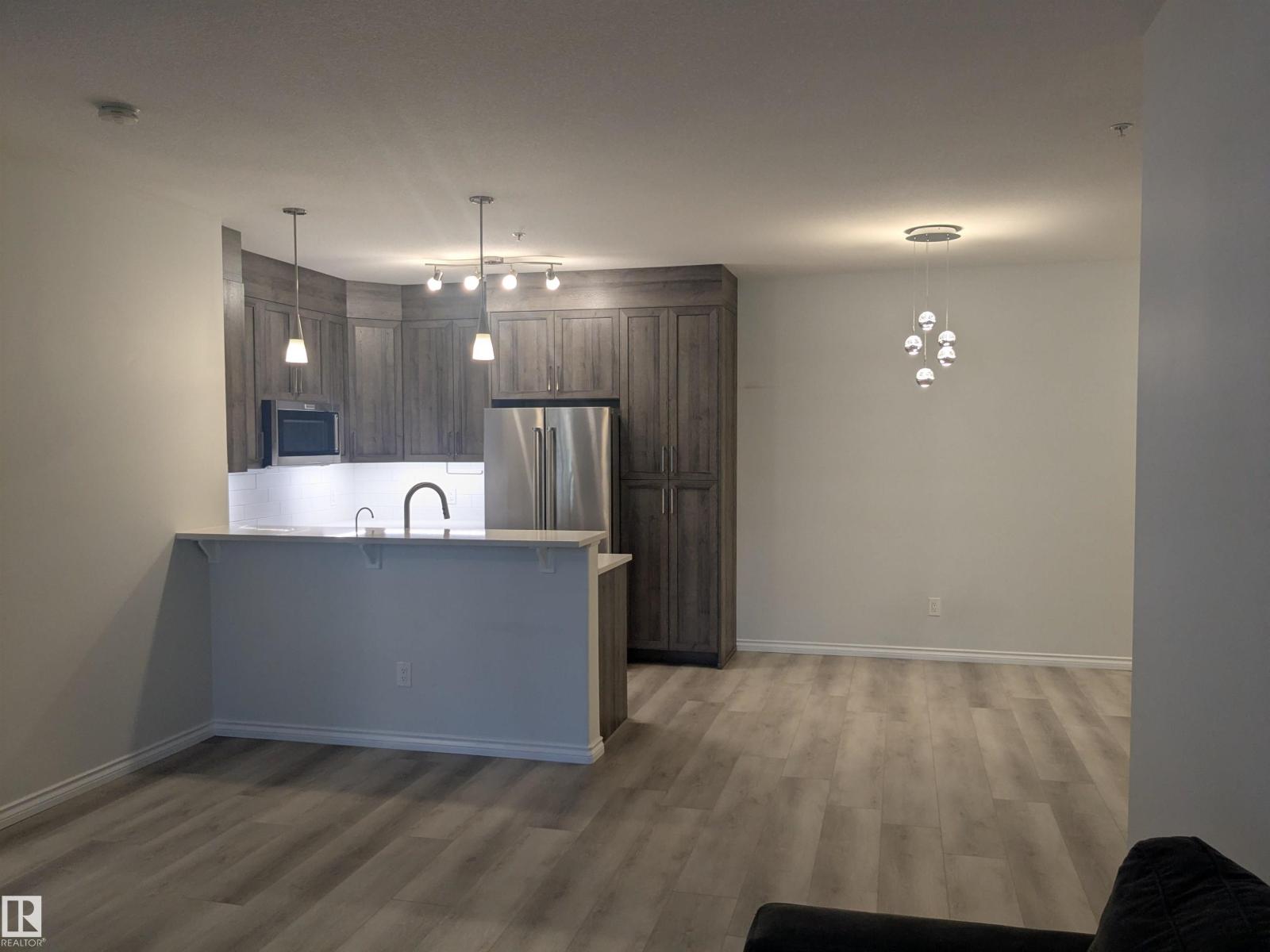 Photo 6 of 118 2503 Hanna Cr Nw, Edmonton AB