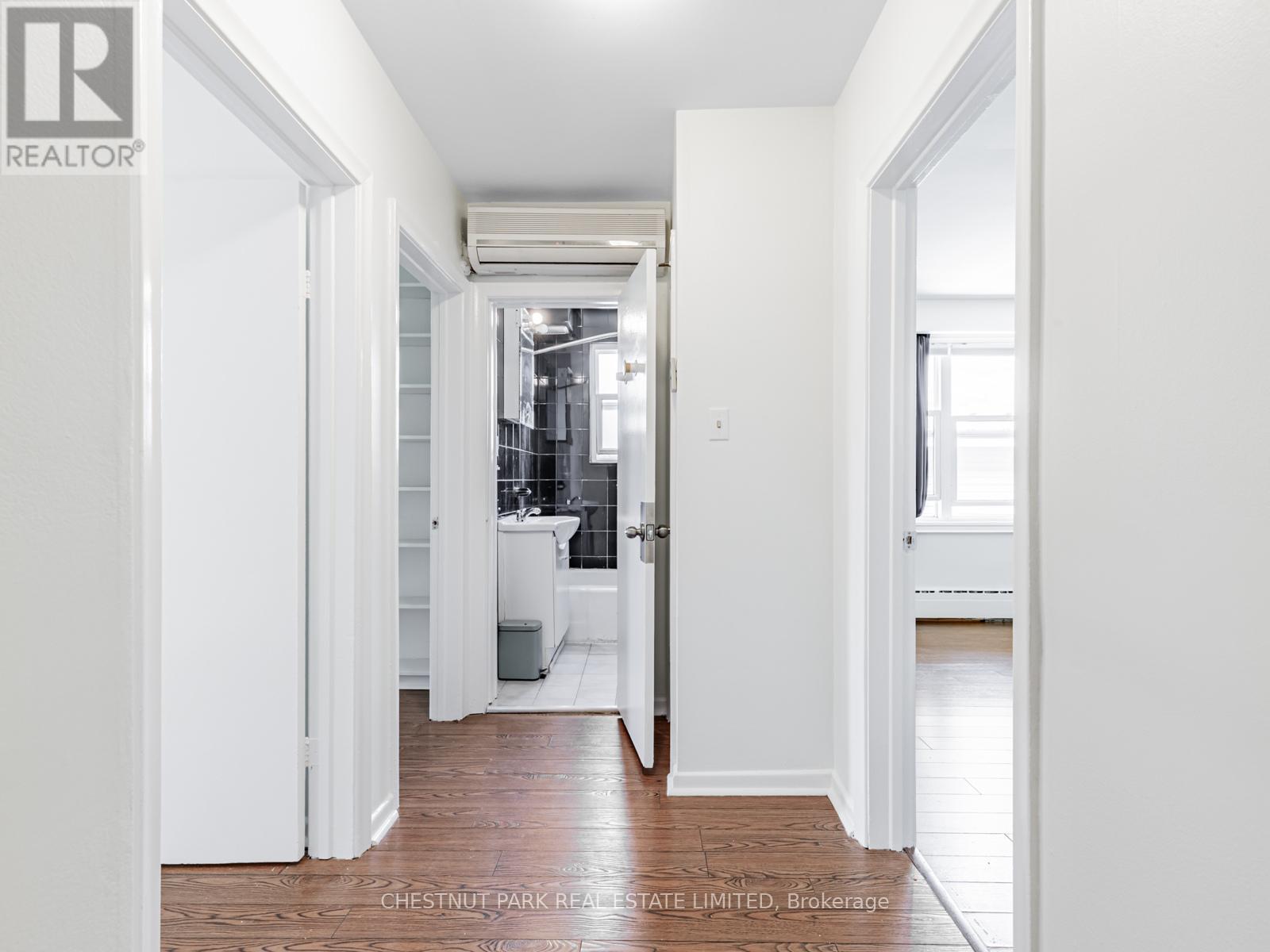 Photo 13 of 3 76 Walmsley Boulevard, Toronto ON