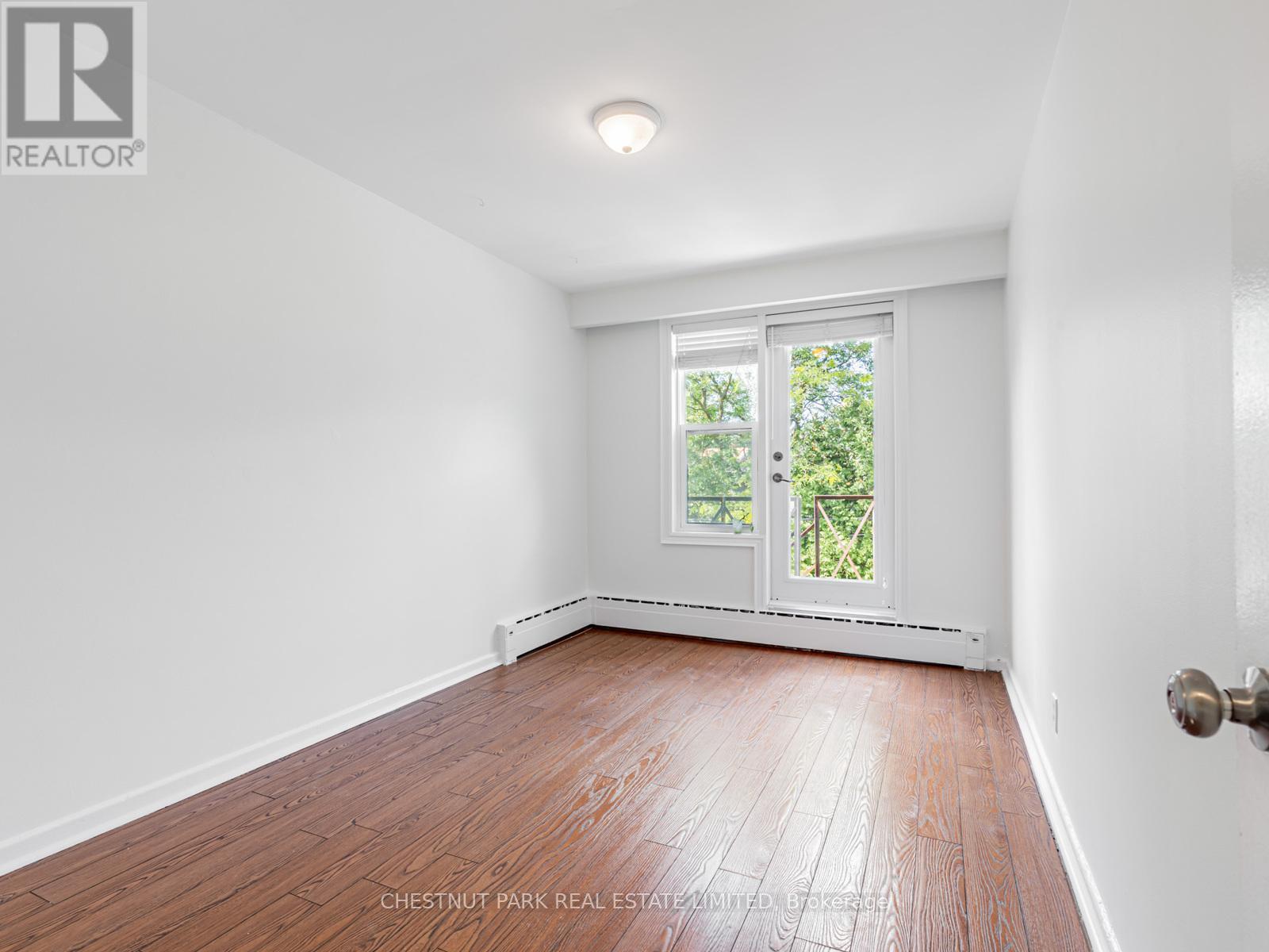 Photo 4 of 3 76 Walmsley Boulevard, Toronto ON